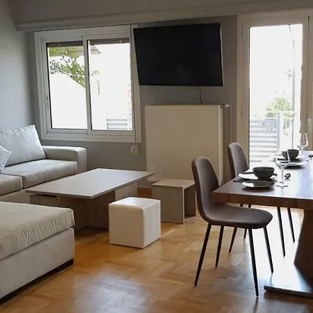 Διαμέρισμα Modernly Renovated Apt *