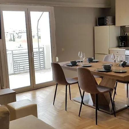 Διαμέρισμα Modernly Renovated Apt *