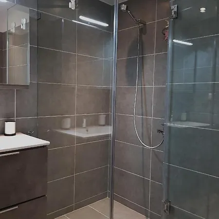 Διαμέρισμα Modernly Renovated Apt *